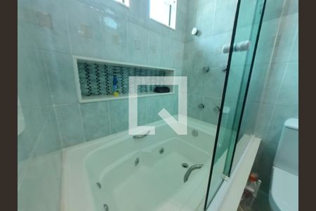 Casa à venda com 424m², 5 quartos e 4 vagasBanheiro Superior - Hidromassagem
