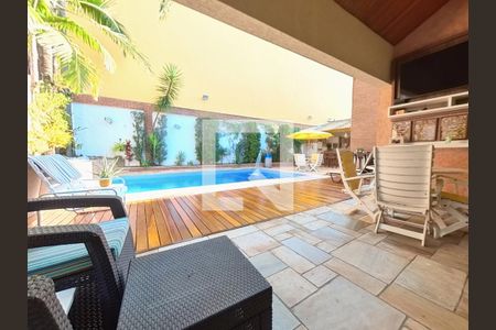 Casa à venda com 424m², 5 quartos e 4 vagasQuintal