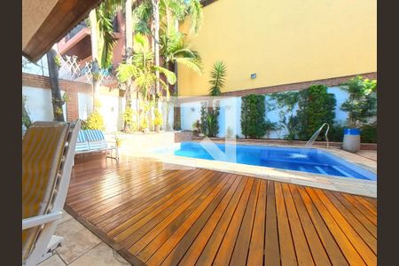 Casa à venda com 424m², 5 quartos e 4 vagasQuintal