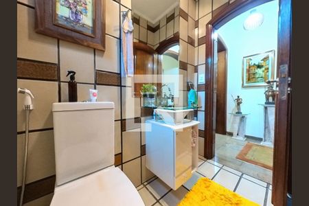 Casa à venda com 424m², 5 quartos e 4 vagasBanheiro Social