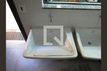 Casa à venda com 424m², 5 quartos e 4 vagasLavanderia - Tanque 1