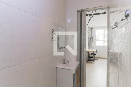 Banheiro de kitnet/studio para alugar com 1 quarto, 22m² em Jardim Aeroporto, São Paulo