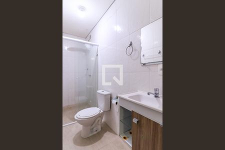 Banheiro de kitnet/studio para alugar com 1 quarto, 22m² em Jardim Aeroporto, São Paulo