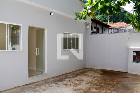 Entrada de casa de condomínio à venda com 5 quartos, 400m² em Barra da Tijuca, Rio de Janeiro