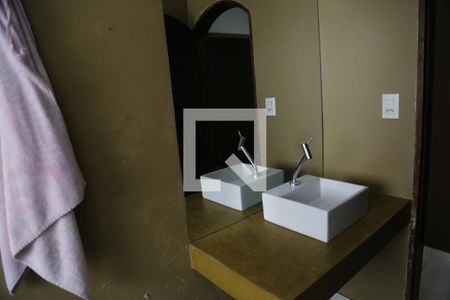 Casa para alugar com 300m², 4 quartos e 2 vagasBanheiro Social