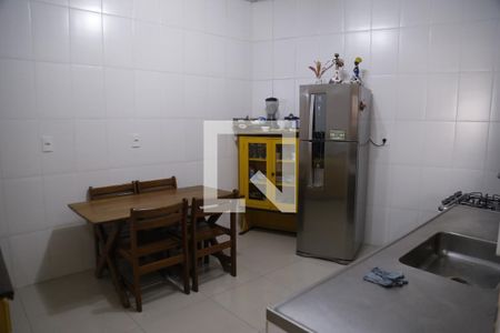 Casa para alugar com 300m², 4 quartos e 2 vagasCozinha