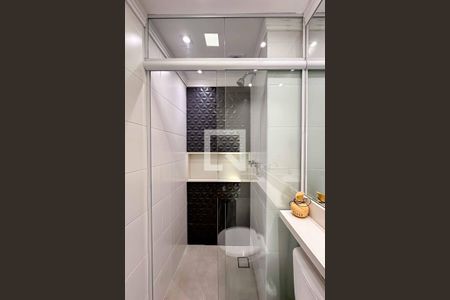 Apartamento à venda com 56m², 2 quartos e 2 vagasBanheiro social