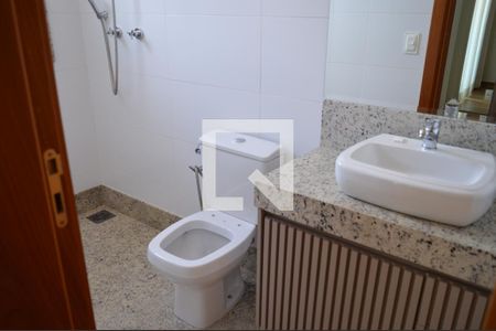 Banheiro da Suite de apartamento à venda com 3 quartos, 81m² em Cabral, Contagem