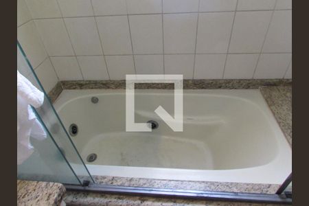 Apartamento à venda com 164m², 4 quartos e 3 vagasBanheiro da Suíte 2