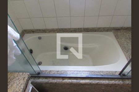 Apartamento à venda com 164m², 4 quartos e 3 vagasBanheiro da Suíte 2