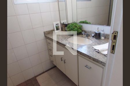 Apartamento à venda com 164m², 4 quartos e 3 vagasBanheiro da Suíte 1