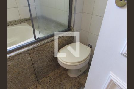 Apartamento à venda com 164m², 4 quartos e 3 vagasBanheiro da Suíte 2