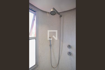 Apartamento à venda com 160m², 3 quartos e 2 vagasChuveiro do Banheiro da Suíte 2