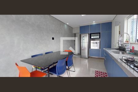 Apartamento à venda com 118m², 2 quartos e 2 vagasCozinha