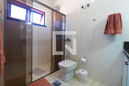 Casa à venda com 336m², 4 quartos e 4 vagasBanheiro da Suíte 01