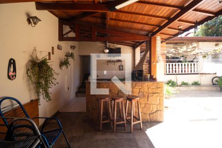 Casa à venda com 336m², 4 quartos e 4 vagasChurrasqueira