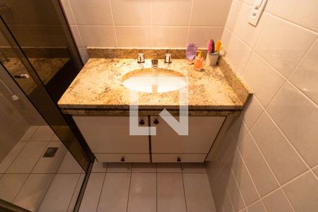 Casa à venda com 336m², 4 quartos e 4 vagasBanheiro da Suíte 02