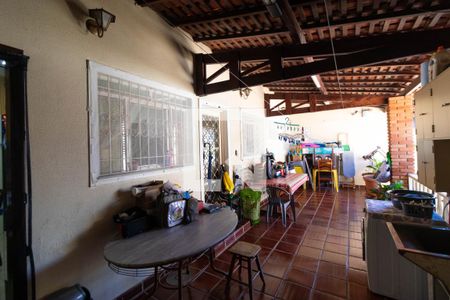 Casa à venda com 336m², 4 quartos e 4 vagasVaranda da Casa 02