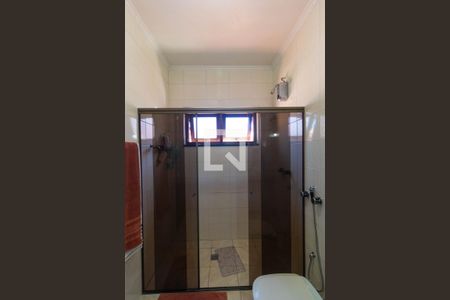 Casa à venda com 336m², 4 quartos e 4 vagasBanheiro da Suíte 01