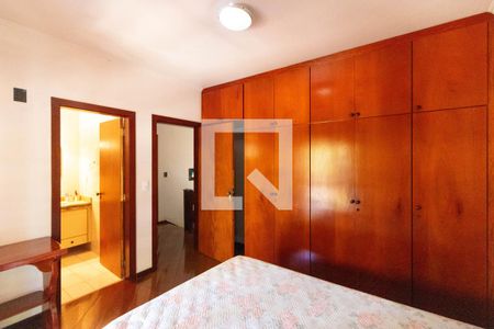 Casa à venda com 336m², 4 quartos e 4 vagasSuíte 02