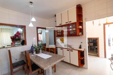 Casa à venda com 336m², 4 quartos e 4 vagasCozinha