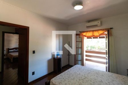 Casa à venda com 336m², 4 quartos e 4 vagasSuíte 01