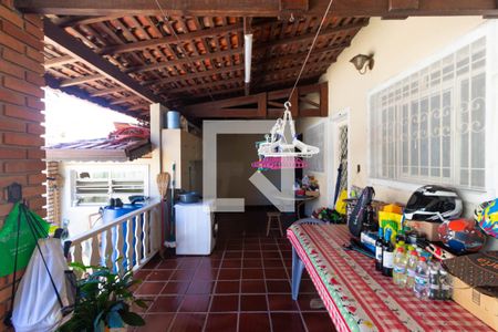 Casa à venda com 336m², 4 quartos e 4 vagasVaranda da Casa 02