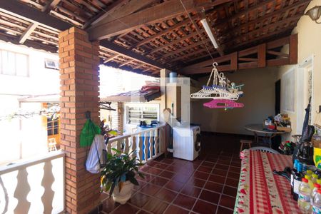 Casa à venda com 336m², 4 quartos e 4 vagasVaranda da Casa 02