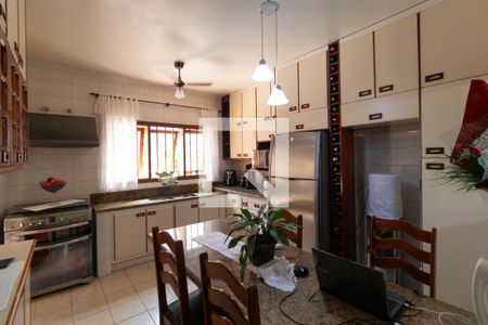 Casa à venda com 336m², 4 quartos e 4 vagasCozinha