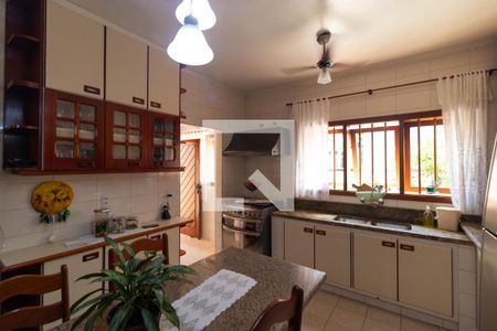 Casa à venda com 336m², 4 quartos e 4 vagasCozinha