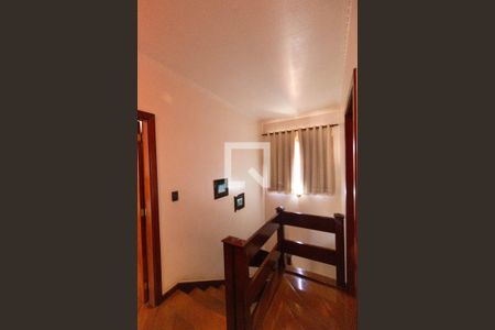 Casa à venda com 336m², 4 quartos e 4 vagasCorredor