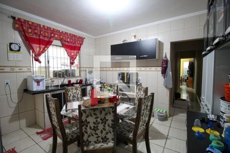 Casa para alugar com 150m², 2 quartos e 2 vagasCozinha