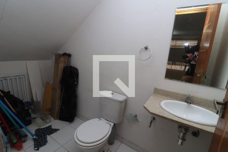 Casa de condomínio à venda com 168m², 3 quartos e 2 vagasLavabo
