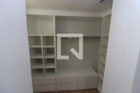 Casa de condomínio à venda com 168m², 3 quartos e 2 vagasCloset