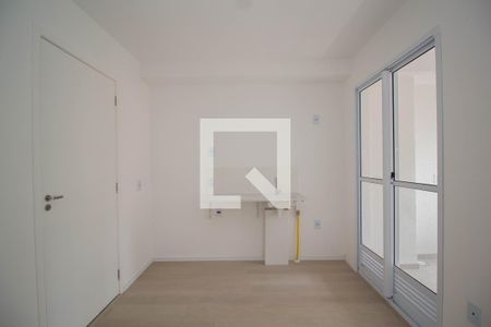 Sala/cozinha  de apartamento para alugar com 2 quartos, 29m² em Vila Guedes, São Paulo