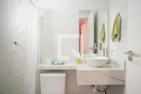 Casa à venda com 330m², 3 quartos e 6 vagasBanheiro da Suíte 2