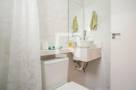 Casa à venda com 330m², 3 quartos e 6 vagasBanheiro da Suíte 2