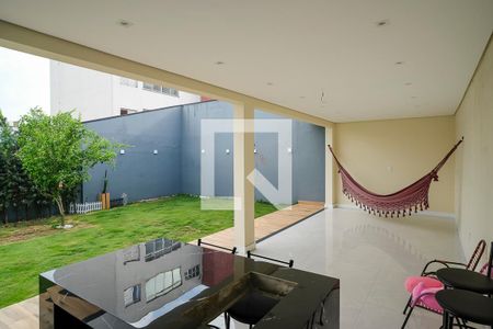 Casa à venda com 330m², 3 quartos e 6 vagasQuintal