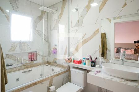 Casa à venda com 330m², 3 quartos e 6 vagasBanheiro da Suíte 1