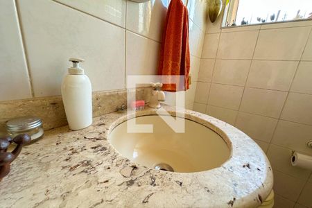 Casa à venda com 288m², 3 quartos e 2 vagasLavabo