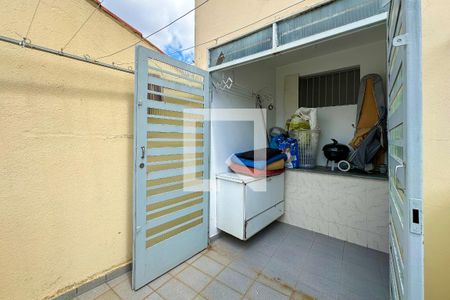 Casa à venda com 288m², 3 quartos e 2 vagasÁrea de Serviço
