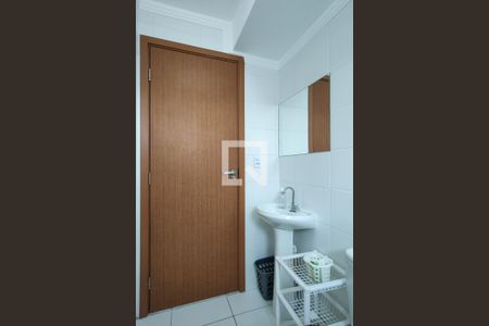 Banheiro de apartamento para alugar com 2 quartos, 48m² em Aviação, Praia Grande