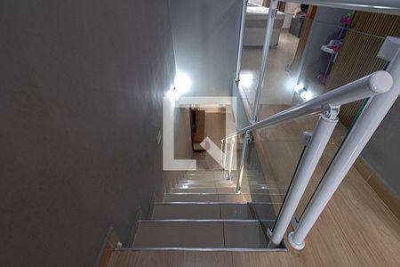 acesso para os pisos de casa para alugar com 2 quartos, 157m² em Vila Brasilina, São Paulo