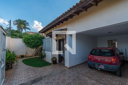 Casa à venda com 363m², 3 quartos e 1 vaga Casa à venda com 363m², 3 quartos e 1 vagaGaragem
