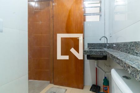 Banheiro de apartamento para alugar com 1 quarto, 27m² em Jardim Helena, São Paulo
