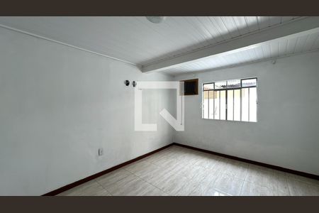 Quarto 2 de casa para alugar com 2 quartos, 200m² em Cidade Industrial, Curitiba