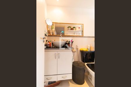 Apartamento à venda com 200m², 2 quartos e 2 vagas Apartamento à venda com 200m², 2 quartos e 2 vagasBanheiro