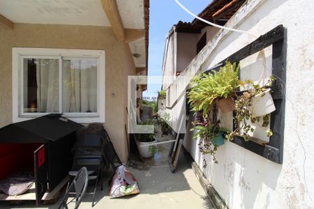 Casa à venda com 328m², 4 quartos e sem vagaLateral da casa