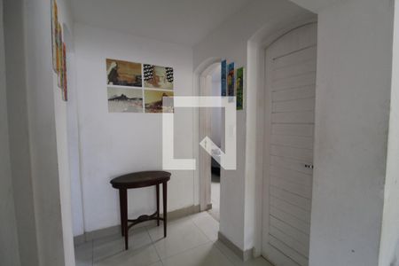 Casa à venda com 328m², 4 quartos e sem vagaHall entre cozinha, lavabo, despensa e suíte 3