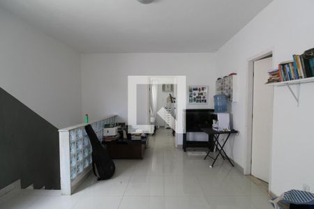 Casa à venda com 328m², 4 quartos e sem vagaHall entre as suítes e o quarto